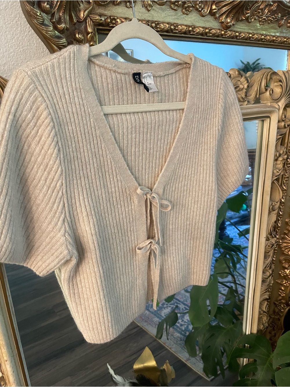 H&M Ivory Ribbed Knit Tie-Front Short Sleeve Crop Top